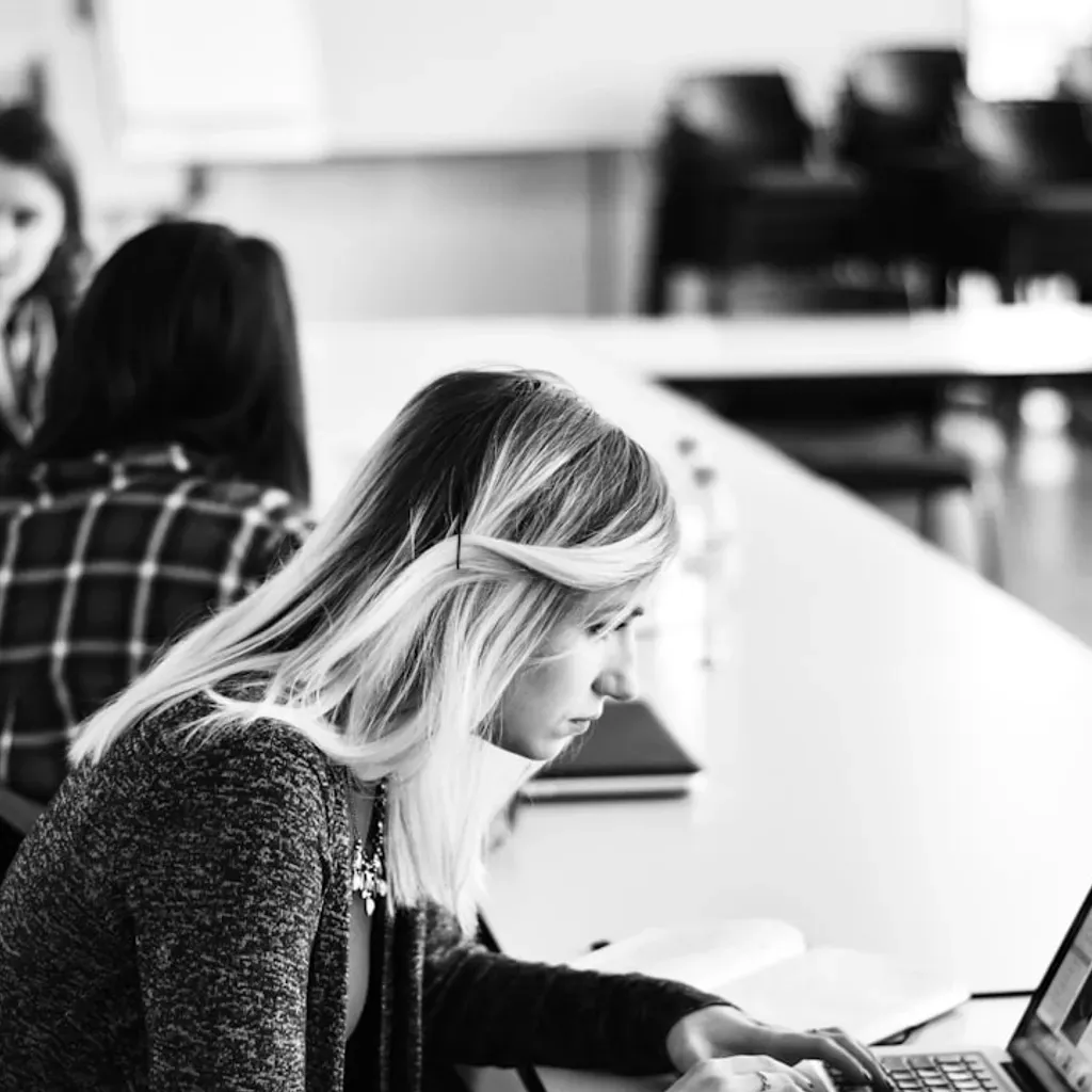 Более 77 тыс. казахстанцев прошли обучение на платформе Skills Enbek